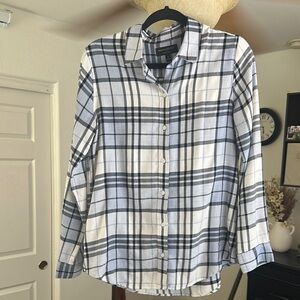 Women’s boyfriend fit button up flannel